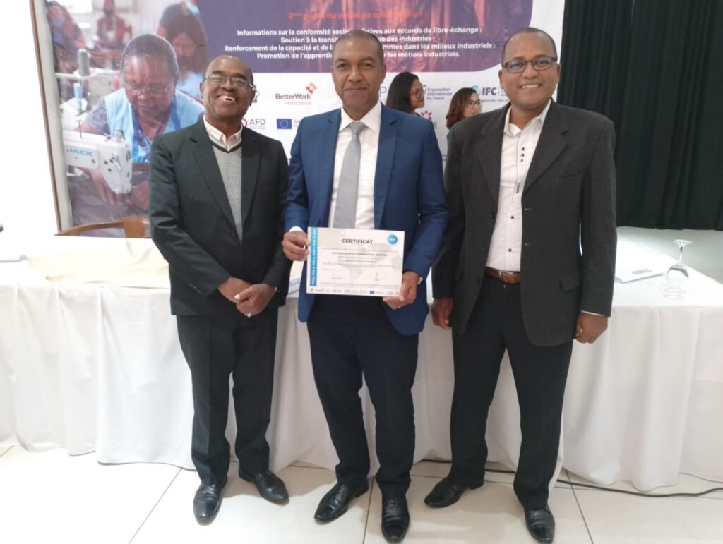 Les 2 formateurs avec notre DAAF